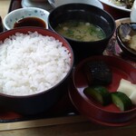 Toriya Chaya - ご飯、味噌汁、漬物