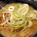 静岡郷土料理 やきとり 丸鶏HAKOZAKI - 噂のもつ煮込み