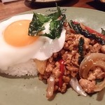 モンスーンカフェ - 鶏肉のガパオ炒めご飯