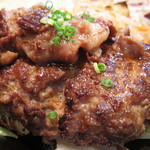 Wagyu steak daichi - ハンバーグ(アップ)上にのってるのはホルモン系