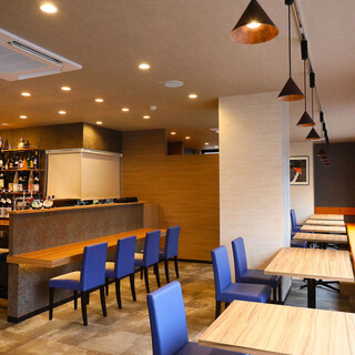 10％OFFクーポンでお得！和モダンの店内は多彩なシーンに◎