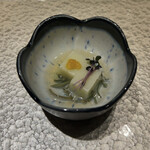 博多 鮨 貴山 - 枝豆豆腐潤菜、雲丹のせ。