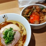 らぁ麺 はやし田 - 醤油らぁ麺 850円、マキシマムTKG 無料クーポン(通常300円)