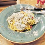 ミアスタンド - シラスを散らしてみました！