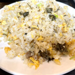 味坊 - 高菜チャーハン
                                油っぽさが無くて、塩みも控えめ。
                                