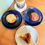 CAFE D-13、ときどき五味食堂 - ■ベーコンとほうれん草のキッシュ
■レモンケーキみたいなマフィン
■コーヒーゼリーラテ