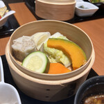 Shabushabu Miyabi - 野菜のセイロ蒸し