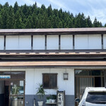 Sennenzakura - 右も入れそうな建物ですが、左の玄関から入りました。