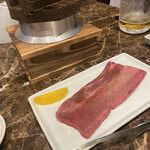 焼肉 長介 - タンの延べ棒