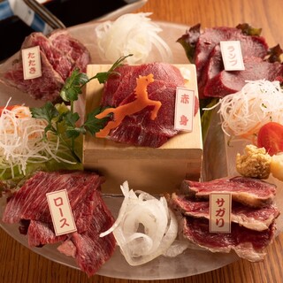 {Directly delivered from the wholesaler} Enjoy fresh horse sashimi at a reasonable price!