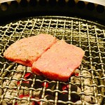 焼肉牛印 - 焼き加減はミディアムレア