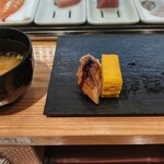 東京立ち寿司 - 続いて、2貫（一つは玉子）