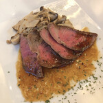 トラットリア シェ ラパン - 牛ステーキ（バルサミコ風味のソース）