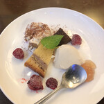 トラットリア シェ ラパン - デザート4種盛り合わせ