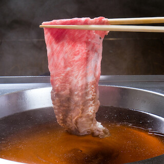 행복의 융합! 쇠고기 꼬리와 일본의 국물이 만들어내는 최고의 마츠자카 쇠고기 샤브