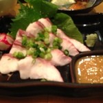 海の幸 美味 - 鮫の刺身は、山葵醤油か酢味噌で！  アタシは山葵醤油が好み♡  