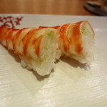 北 - 車エビの握り　女子には切って、男子には切らずにだしてくれます