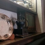 茶房 武蔵野文庫 - 店内至る所にいぶし銀の調度品