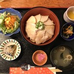 Teryouriya Uchino Chanoma - 鳥飯丼全景