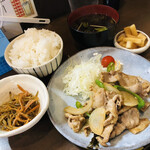 家庭料理居酒屋 よってって - ♪豚肉の塩麹焼き定食¥700
