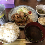 家庭料理居酒屋 よってって - ♪豚肉の生姜焼定食¥700