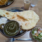 ロータス - ほうれん草チキンにアイスチャイ