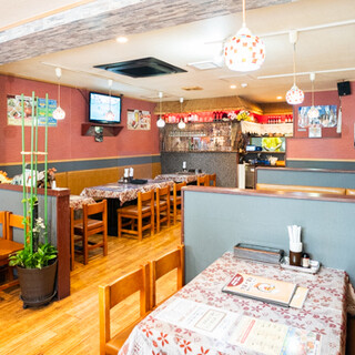 The restaurant has a local atmosphere and is suitable for families with children and large parties.