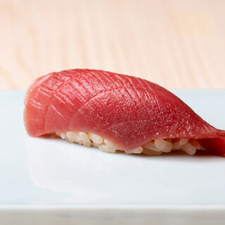 職人技が織り成す、ネタとシャリとの一体感を感じる寿司をどうぞ