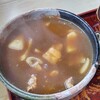 米むら - カレー南ばんそば900円(税込)
ポークソテーのような厚切り肉が数枚入っていて、これまた大カット玉葱がゴロゴロ入ってます。
湯気がモックモク熱々！出汁の効いたカレースープが蕎麦にねっとり絡み付く♪