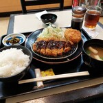 おうちごはん 鈴の家 - 日替り定食700円 ロースかつとコロッケ