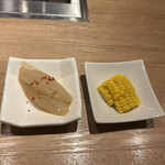 力飯店 - 新玉ねぎのナムルととうもろこし