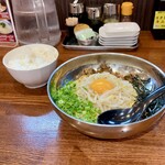 かるびラーメン - カルビまぜそば950円と小ライス100円