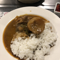 紅花別館 - チキンココットカレーをライスにオン