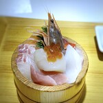 Itoshima Shokudou - ＊上から・・海老、烏賊、小さめカットのクロマグロ、間八、鯛、サーモン、いくらなど。 映えますね。笑