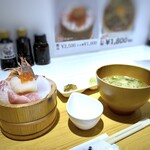 Itoshima Shokudou - ◆海鮮丼（小：1,100円：税込）・・事前に「鯖」が入らないと確認してオーダー。 いろんな魚介を頂きたくて。(^◇^;) アオサのお味噌汁と「数の子松前漬け」と「山葵」添え。