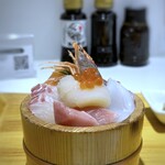 Itoshima Shokudou - ◆ミニサイズですけれど、数種類の魚介が盛られ美味しそう。