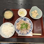 Ajikura - お肉定食(国産豚ロースしゃぶしゃぶ 1,000円)
                      天婦羅･小鉢･漬物･味噌汁･ご飯お代わり有