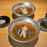 肉亭ふたご iki 新宿店 - 自家製テールスープ(取り分け後)