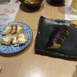 魚と酒 はなたれ - いぶりがっこクリームチーズと水なすのお刺身