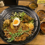 SPICY CURRY 魯珈 - 限定カレーろかプレートに３種のプチカレー