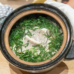 Kuzushi Nosuke - 鯛と水茄子、紫蘇の土鍋ご飯