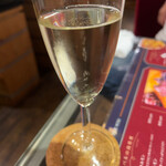 チャリアーノ - スパークリングワインで乾杯