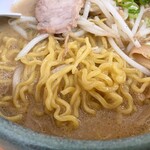 麺屋 彩未 - 味噌らーめん　麺アップ