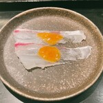 鮨みなと - 天然鯛(イバラガニの内子)