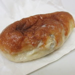 たま木亭 - クランベリーと練乳クリームパン