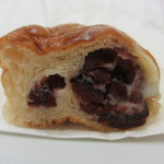 たま木亭 - クランベリーと練乳クリームパン　カット