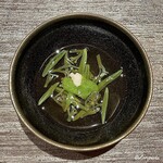 丸新 - 蓴菜にすり卸したオクラの酢の物