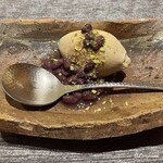 丸新 - 焙じ茶のアイスクリームに大納言小豆