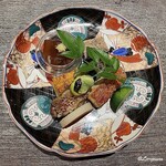 丸新 - 白甘鯛と金目鯛の紅白の鯛の源平鱗焼にたいら貝､焼玉蜀黍に寄せ物に焼一寸豆に煮凝り