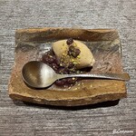 丸新 - 焙じ茶のアイスクリームに大納言小豆